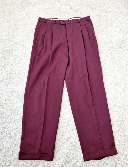 Einzigartiges und nachhaltiges Vintage Set mit Blazer und Hose in aubegine. Unique and sustainable vintage set with blazer and trousers in aubergine. Trousers.