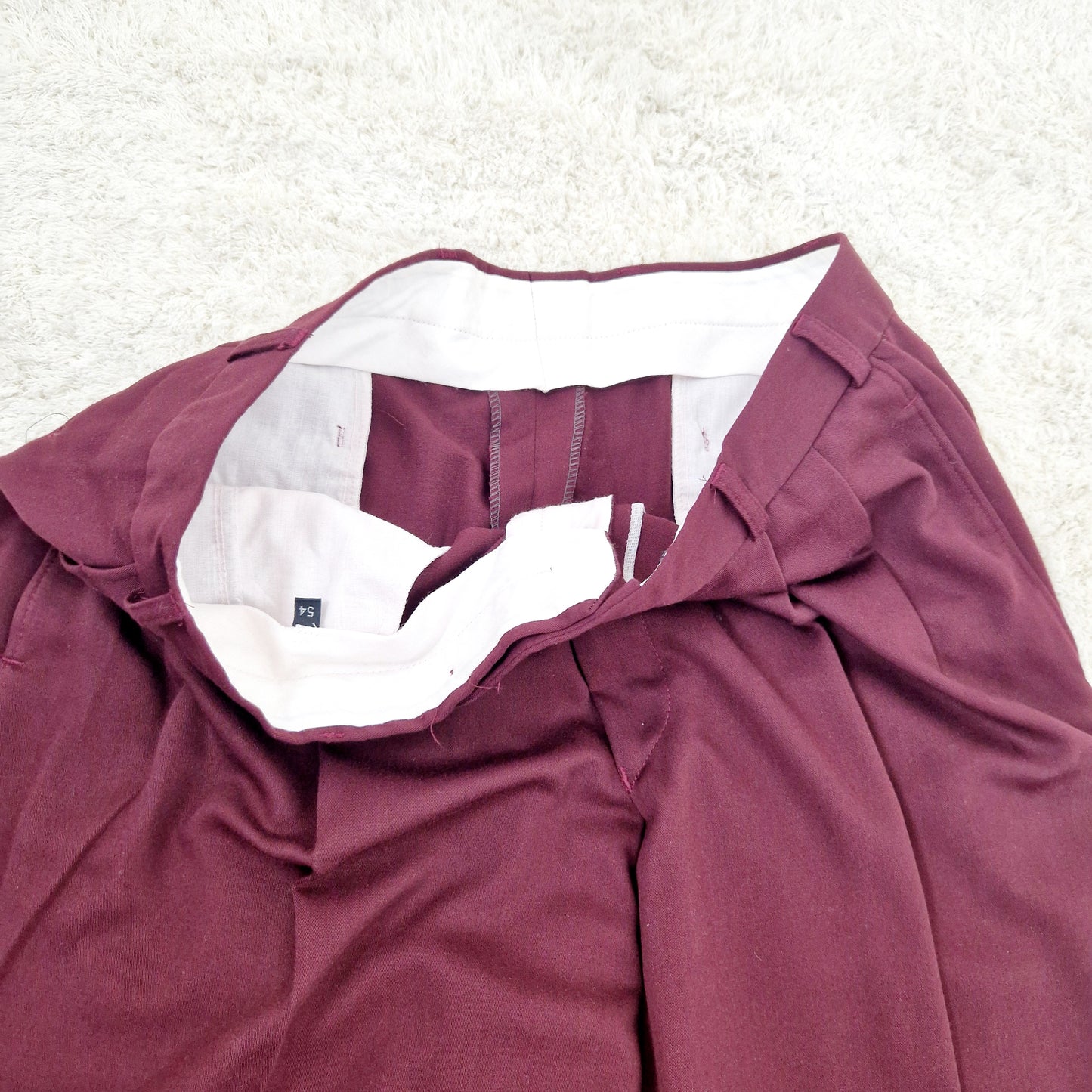 Einzigartiges und nachhaltiges Vintage Set mit Blazer und Hose in aubegine. Unique and sustainable vintage set with blazer and trousers in aubergine. Inside Trousers.