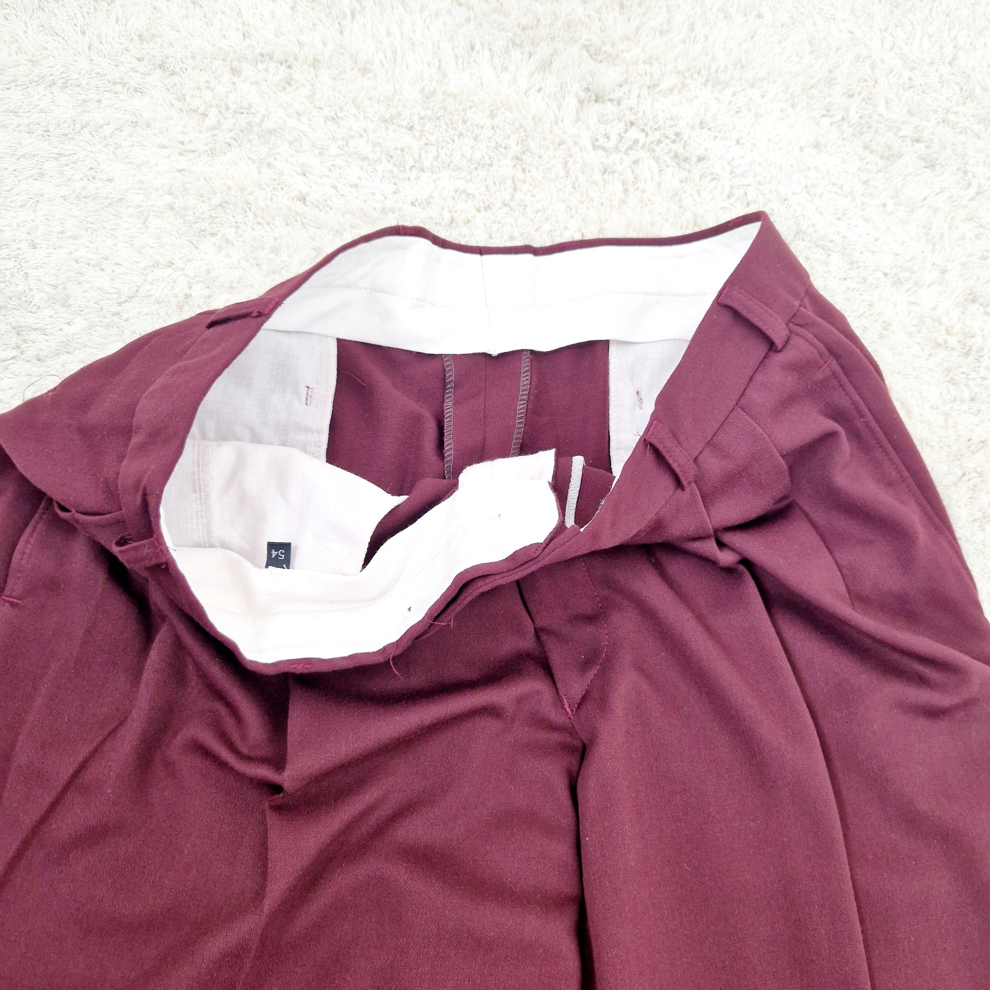 Einzigartiges und nachhaltiges Vintage Set mit Blazer und Hose in aubegine. Unique and sustainable vintage set with blazer and trousers in aubergine. Inside Trousers.