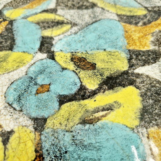 Einzigartige und nachhaltige Vintage Platte von Ziegler Schaffhausen. Unique and sustainable vintage plate from Ziegler Schaffhausen. Close-up.