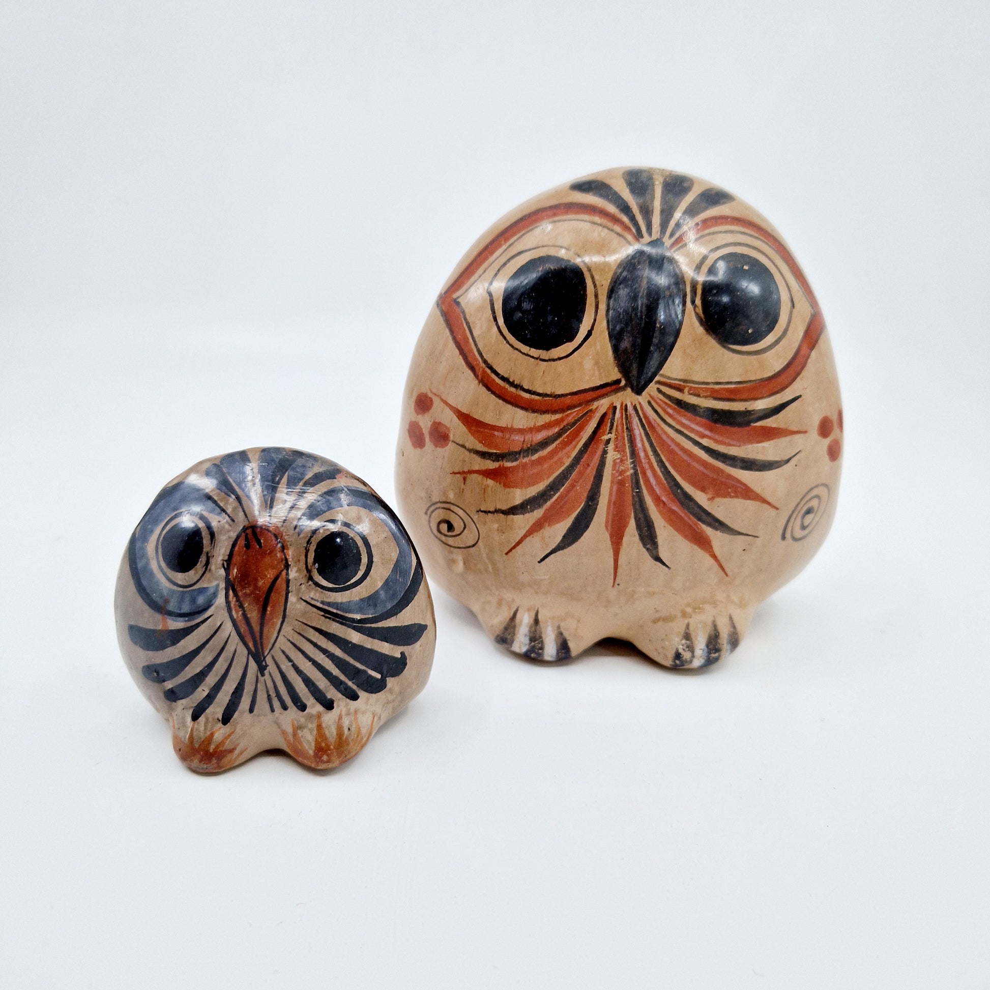 Einzigartige und nachhahltige Vintage Figuren, 2 Eulen. Unique and sustainable vintage figurines, 2 owls. Front.