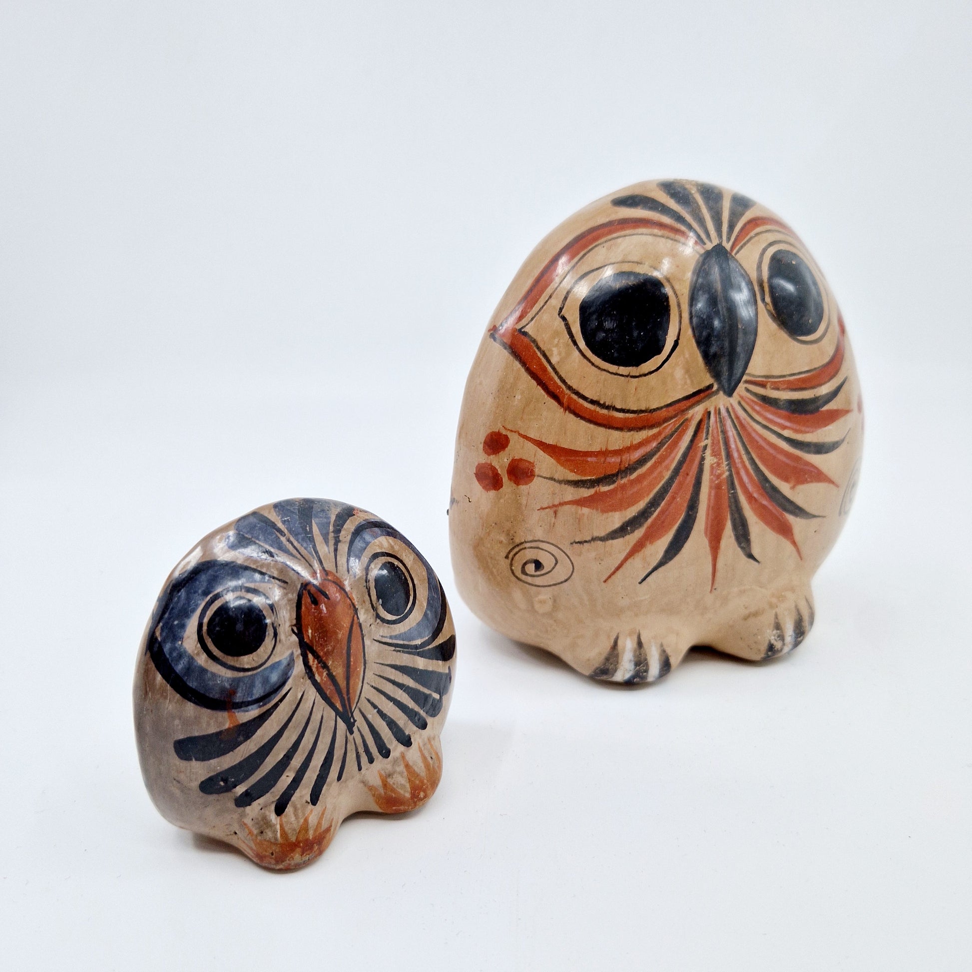 Einzigartige und nachhahltige Vintage Figuren, 2 Eulen. Unique and sustainable vintage figurines, 2 owls. Side.
