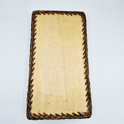 Einzigartiger und nachhaltiger Vintage Topfuntersetzter mit Flieder. Unique and sustainable vintage trivet with lilac. Below.