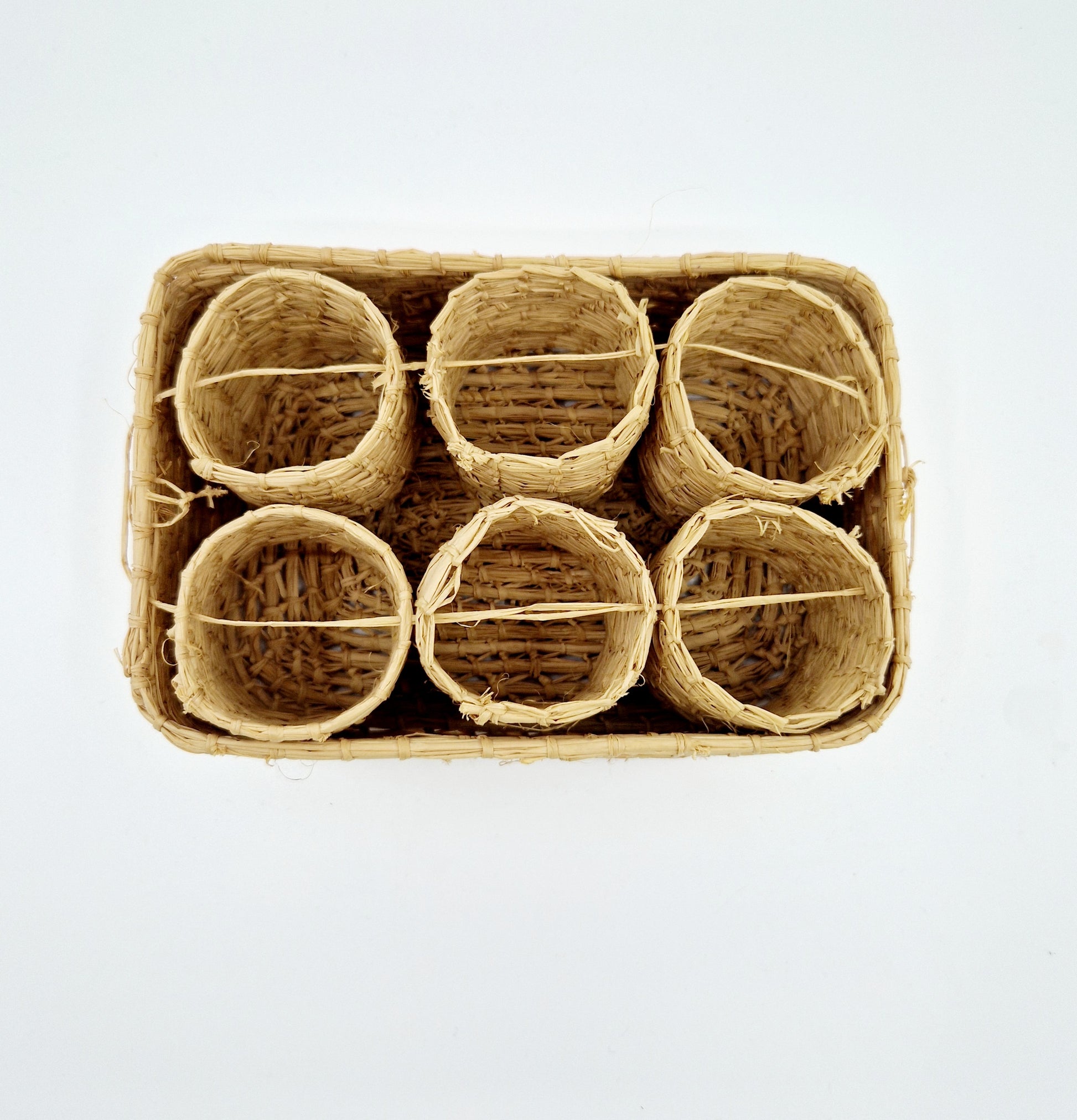 6 einzigartige und nachhalige Vintage Serviettenringe. 6 unique and sustainable vintage napkin rings. Above.