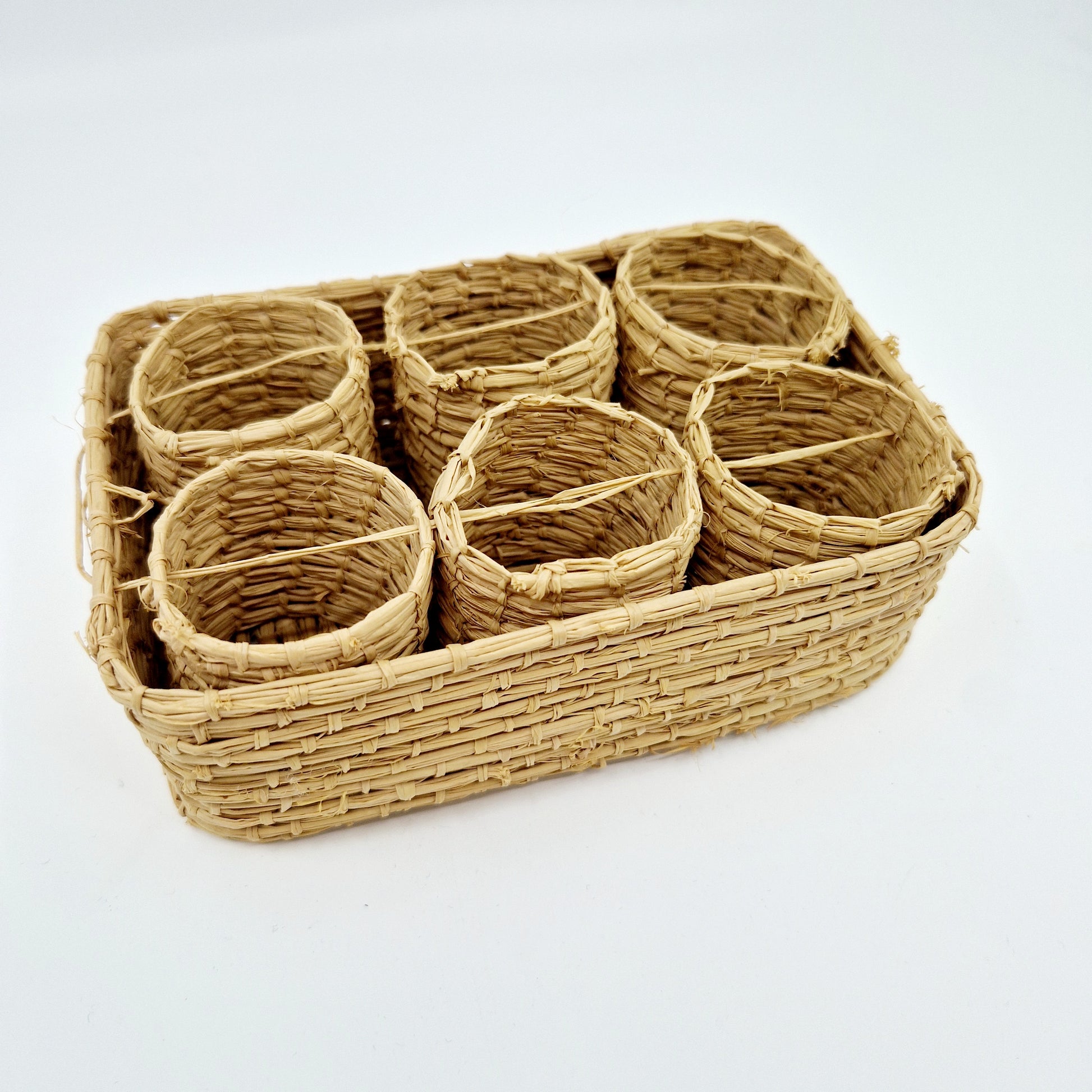 6 einzigartige und nachhalige Vintage Serviettenringe. 6 unique and sustainable vintage napkin rings. Side.