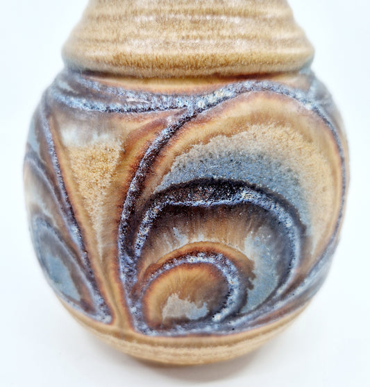 Einzigartige und nachhaltige Vintage Vase von Bay. Unique and sustainable vintage vase from bay. Close-up.