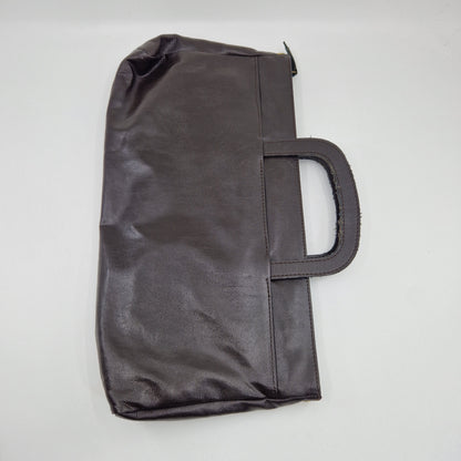 Einzigartige und nachhaltige Vintage Tasche in braun mit Henkel. Unique and sustainable vintage handbag in brown with handle. Back.