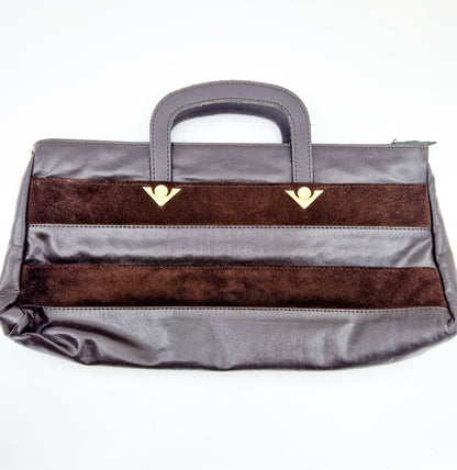 Einzigartige und nachhaltige Vintage Tasche in braun mit Henkel. Unique and sustainable vintage handbag in brown with handle. Front.
