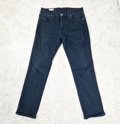 Einzigartige und nachhaltige Vintage Jeans in schwarz von Levi's, 511. Unique and sustainable vintage jeans in black from Levi's, 511. Front.