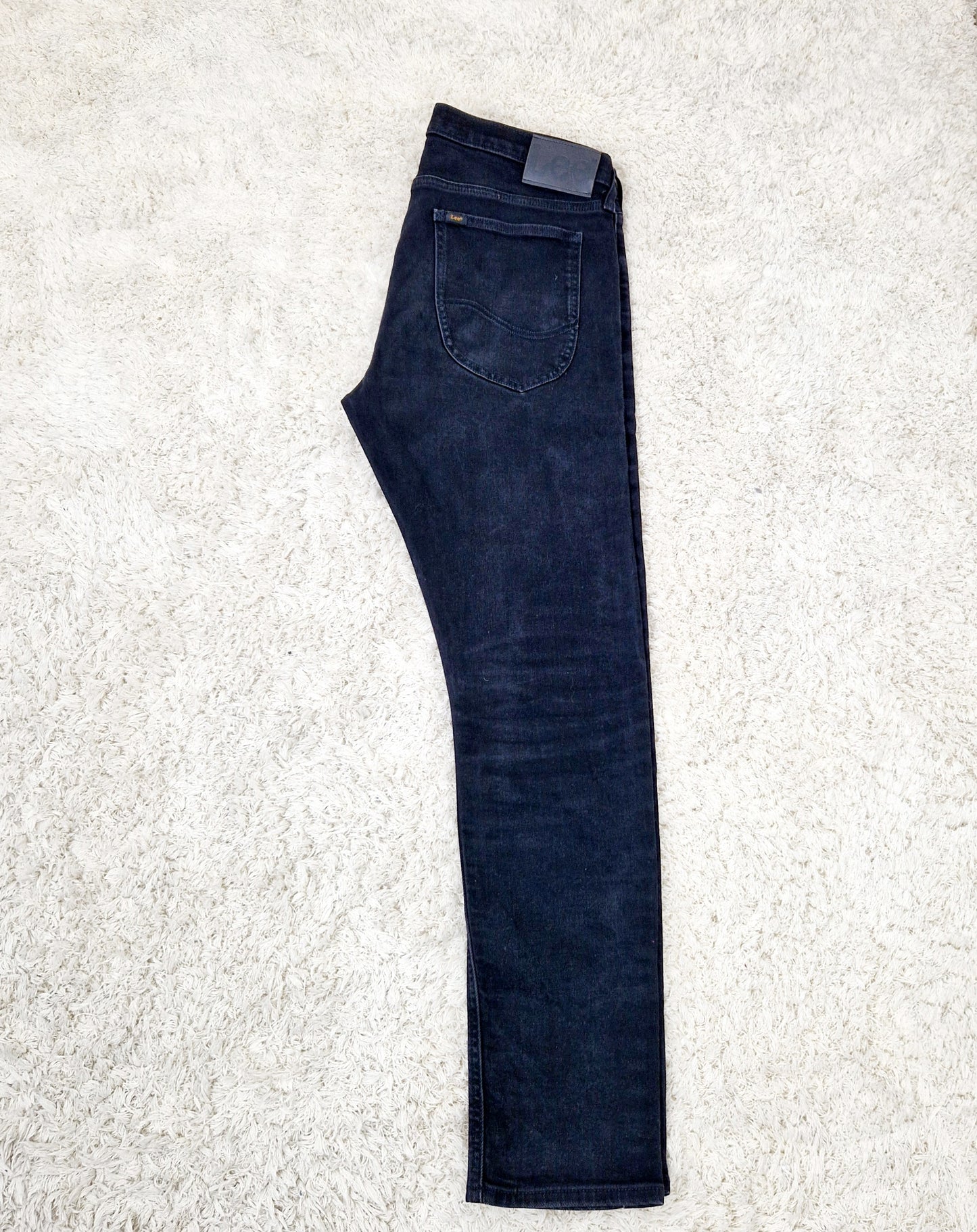 Einzigartige und nachhaltige Vintage Jeans in schwarz von Lee, Luke. Unique and sustainable vintage jeans in black from Lee, Luke. Side.