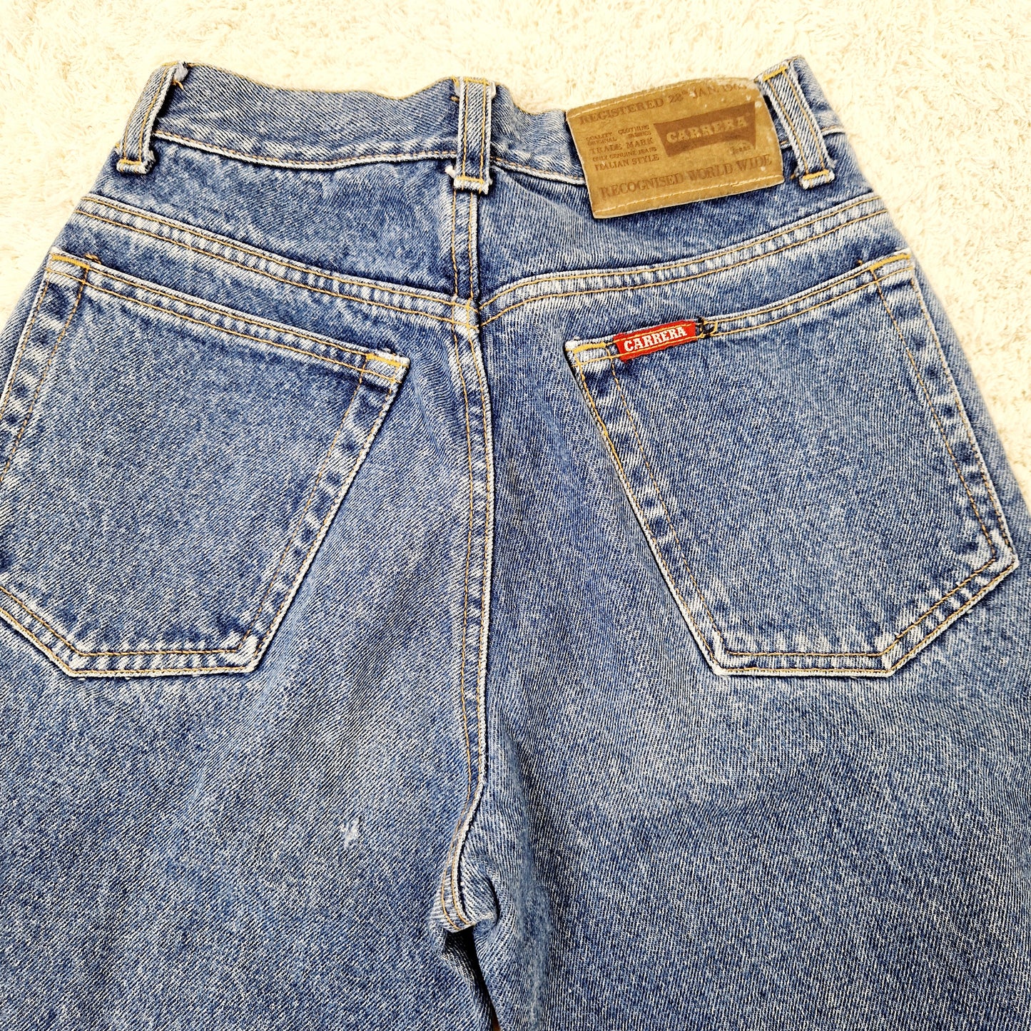 Einzigartige und nachhaltige Vintage jeans von Carrera in blau. Unique and sustainable vintage jeans from Carrera in blue. Tag.