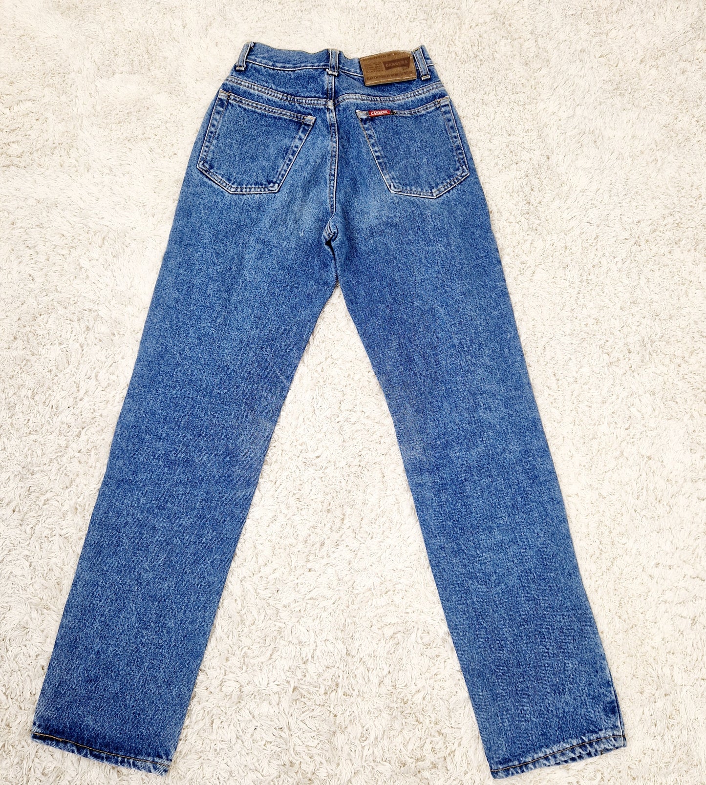 Einzigartige und nachhaltige Vintage jeans von Carrera in blau. Unique and sustainable vintage jeans from Carrera in blue. Back.