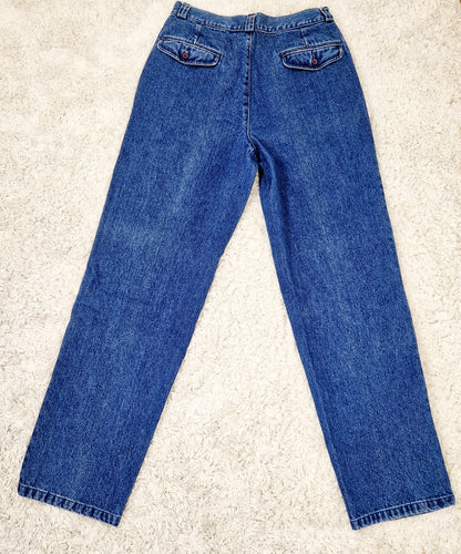 Einzigartige und nachhaltige Vintage Jeans in blau von WAMPUM. Unique and sustianable jeans in blue from WAMPUM. Back.