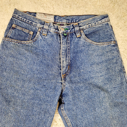 Einzigartige und nachhaltige Vintage Jeans in blau von Jacob Cohen. Unique and sustainable vintage jeans in blue from Jacob Cohen. Close-up.