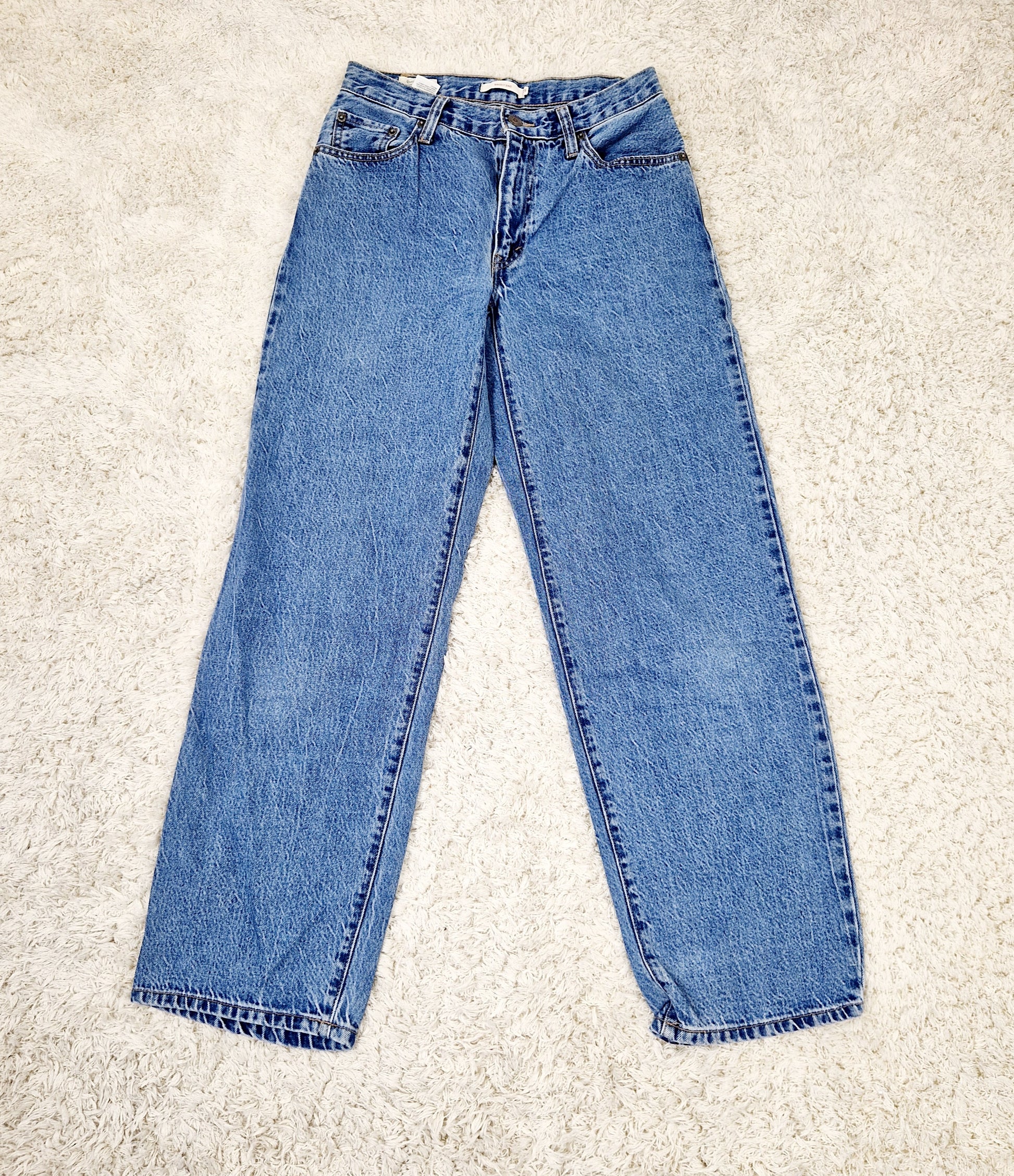 Einzigartige und nachhaltige Vintage Jeans in blau von Levi's, Baggy Dad. Unique and sustainable vintage jeans in blue from Levi's, Baggy Dad. Front.