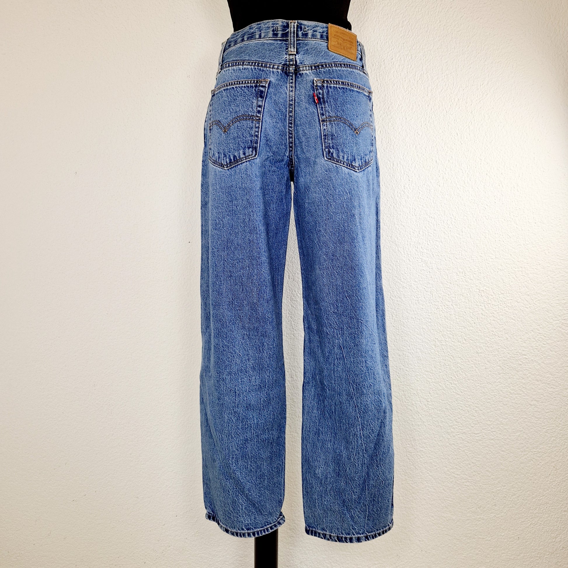 Einzigartige und nachhaltige Vintage Jeans in blau von Levi's, Baggy Dad. Unique and sustainable vintage jeans in blue from Levi's, Baggy Dad. Back 2.
