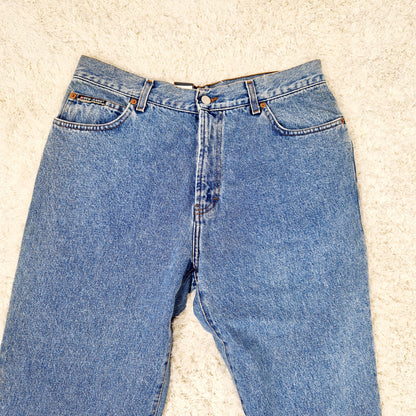 Einzigartige und nachhaltige Vintage Jeans in blau von New Jeans. Unique and sustainable vintage jeans in blue from New Jeans. Close-up.