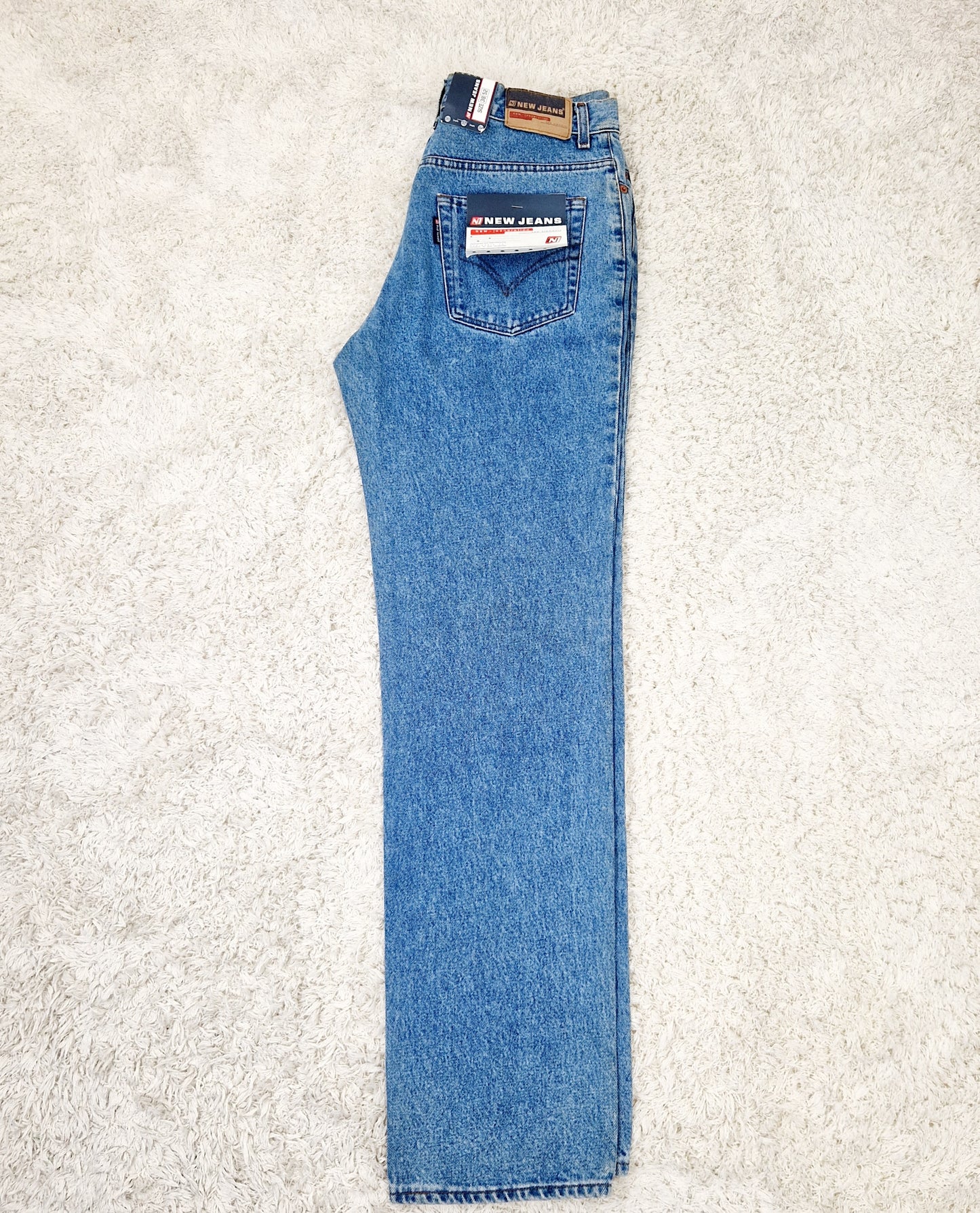 Einzigartige und nachhaltige Vintage Jeans in blau von New Jeans. Unique and sustainable vintage jeans in blue from New Jeans. Side.
