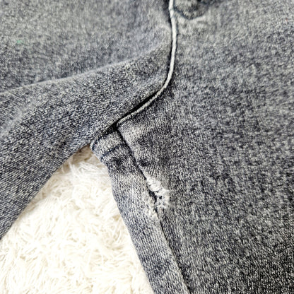 Einzigartige und nachhaltige Vintage Jeans in schwarz von Stefanfel. Unique and sustainable vintage jean in black from Stefanel. Hole.