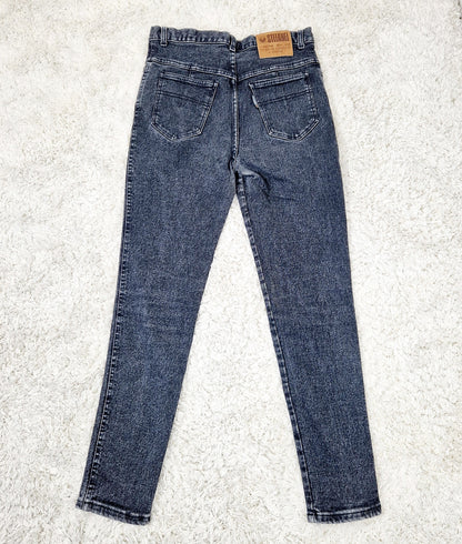 Einzigartige und nachhaltige Vintage Jeans in schwarz von Stefanfel. Unique and sustainable vintage jean in black from Stefanel. Back.