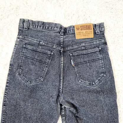 Einzigartige und nachhaltige Vintage Jeans in schwarz von Stefanfel. Unique and sustainable vintage jean in black from Stefanel. Close-up 2.