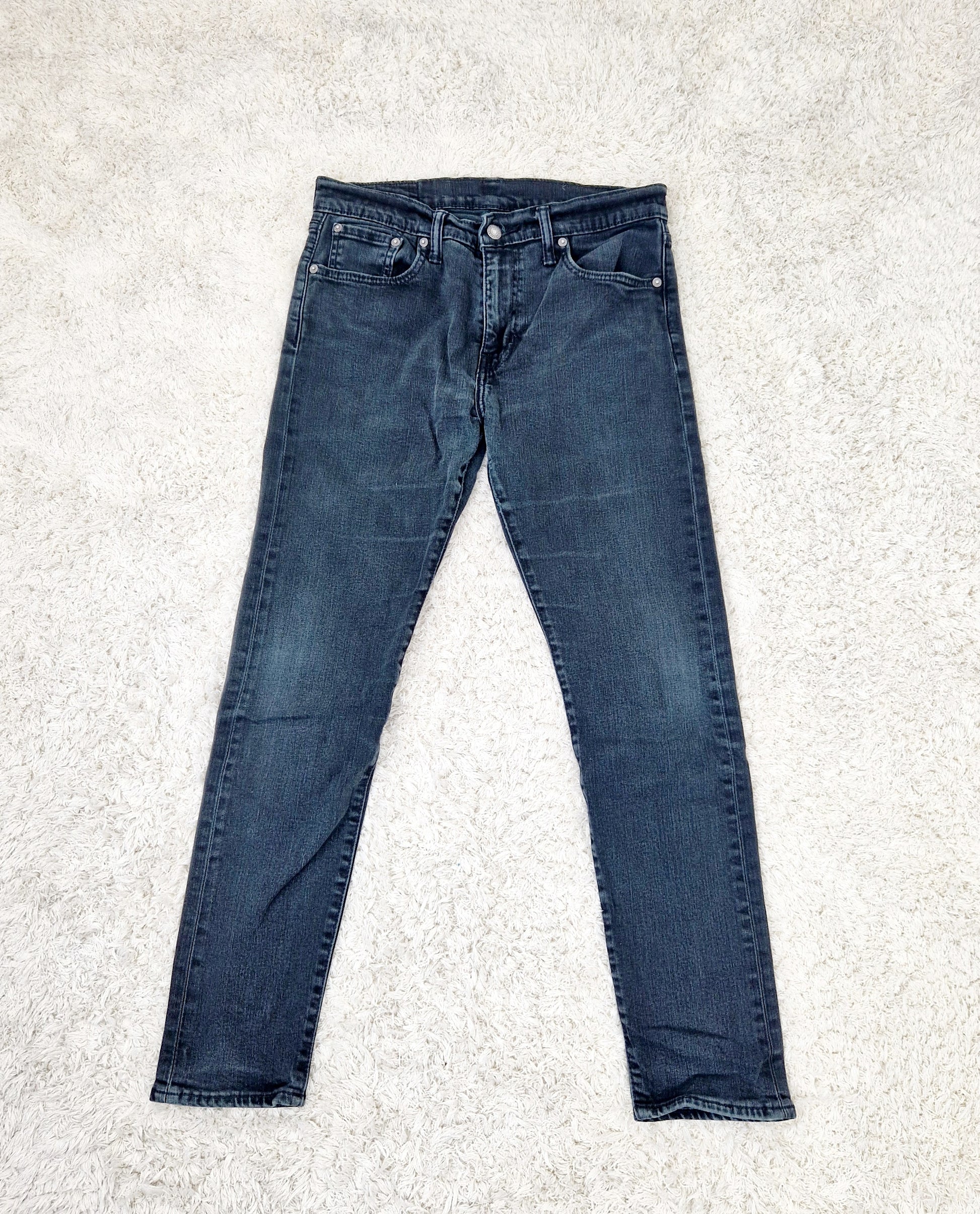 Einzigartige und nachhaltige Vintage Jeans von Levi's, 512. Unique and sustainable vintage jeans from Levi's, 512. Front. 