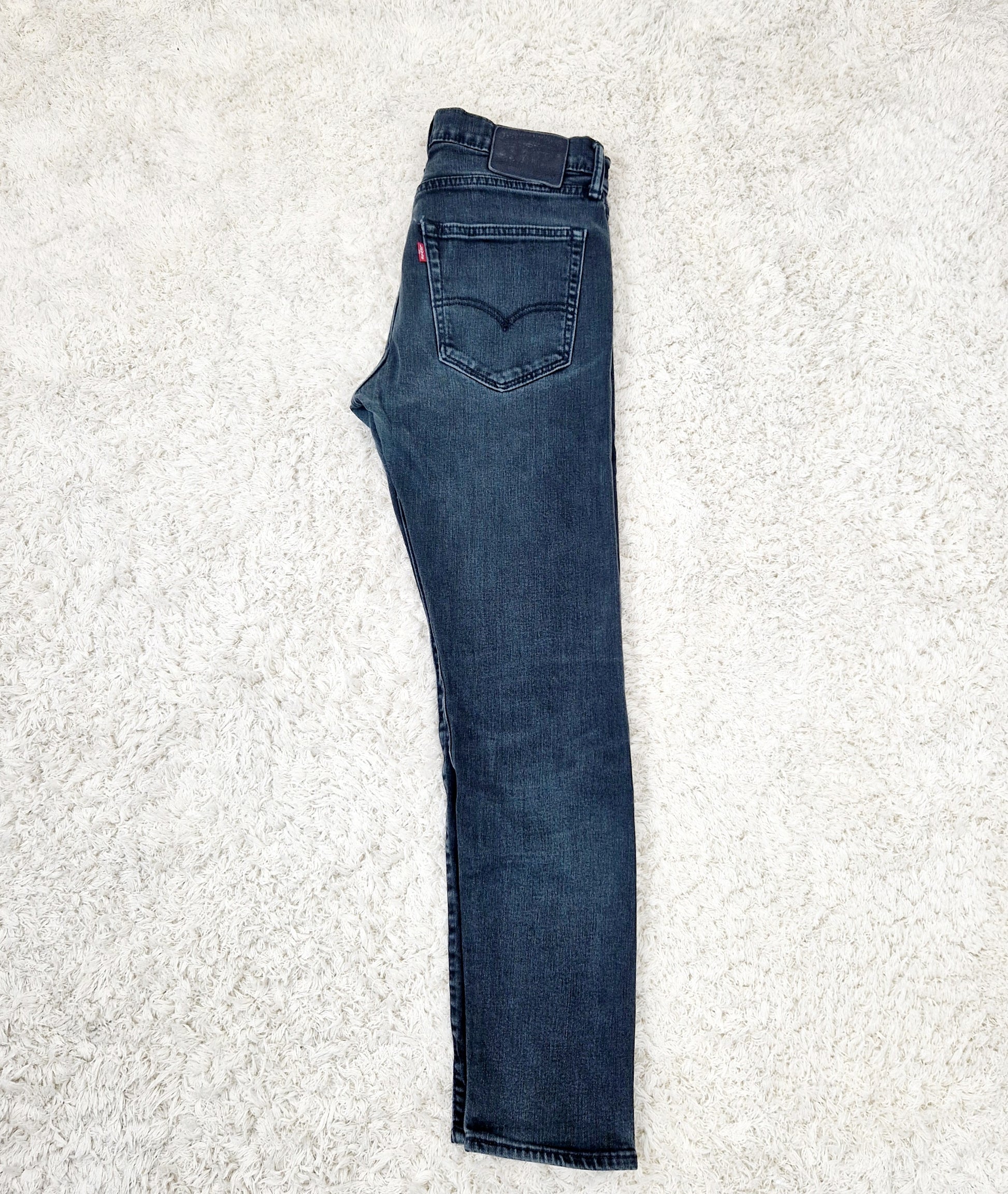 Einzigartige und nachhaltige Vintage Jeans von Levi's, 512. Unique and sustainable vintage jeans from Levi's, 512. Side.