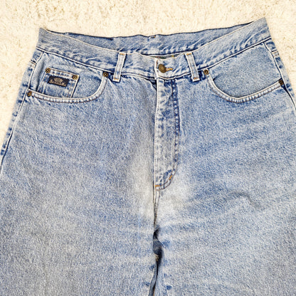 Einzigartige und nachhaltige Vintage Jeans in blau von Wampum. Unique and sustainable vintage jeans in blue from Wampum. Close-up.