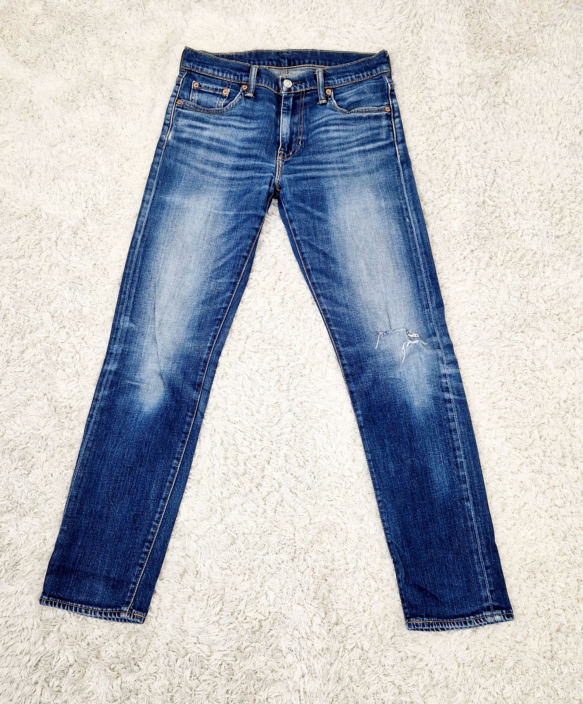 Einzigartige und nachhaltige Vintage Jeans in blau von Levi's, 502. Unique and sustainable vintage jeans in blue from Levi's, 502. Front.