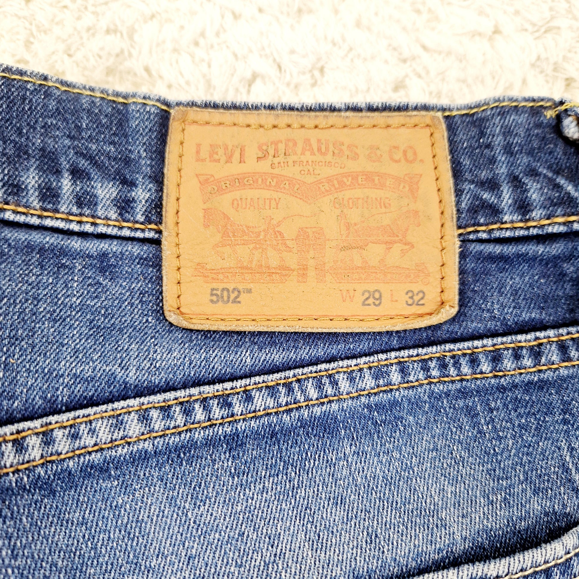 Einzigartige und nachhaltige Vintage Jeans in blau von Levi's, 502. Unique and sustainable vintage jeans in blue from Levi's, 502. Tag.