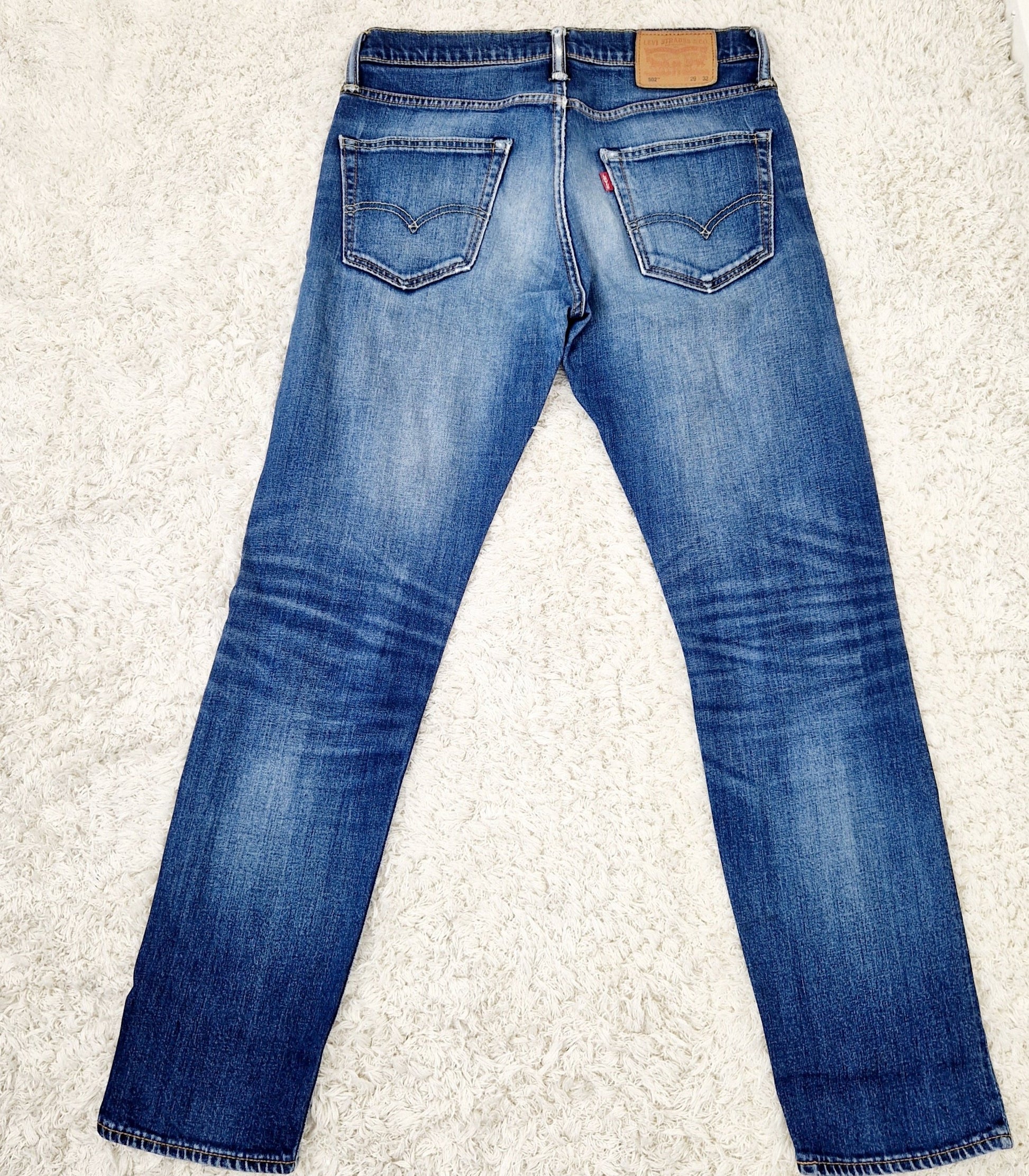 Einzigartige und nachhaltige Vintage Jeans in blau von Levi's, 502. Unique and sustainable vintage jeans in blue from Levi's, 502. Back.