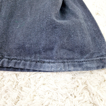 Einzigartige und nachhaltige Vintage Jeans von Levi's in schwarz, 501. Unique and sustainable vintage jeans from Levi's in black, 501. Rip 2.