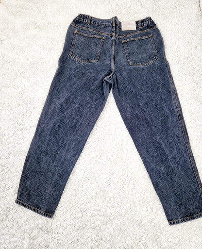 Einzigartige und nachhaltige Vintage Jeans in schwarz, comfort fit. Unique and sustainable vintage jeans in black, comfort fit. Back.