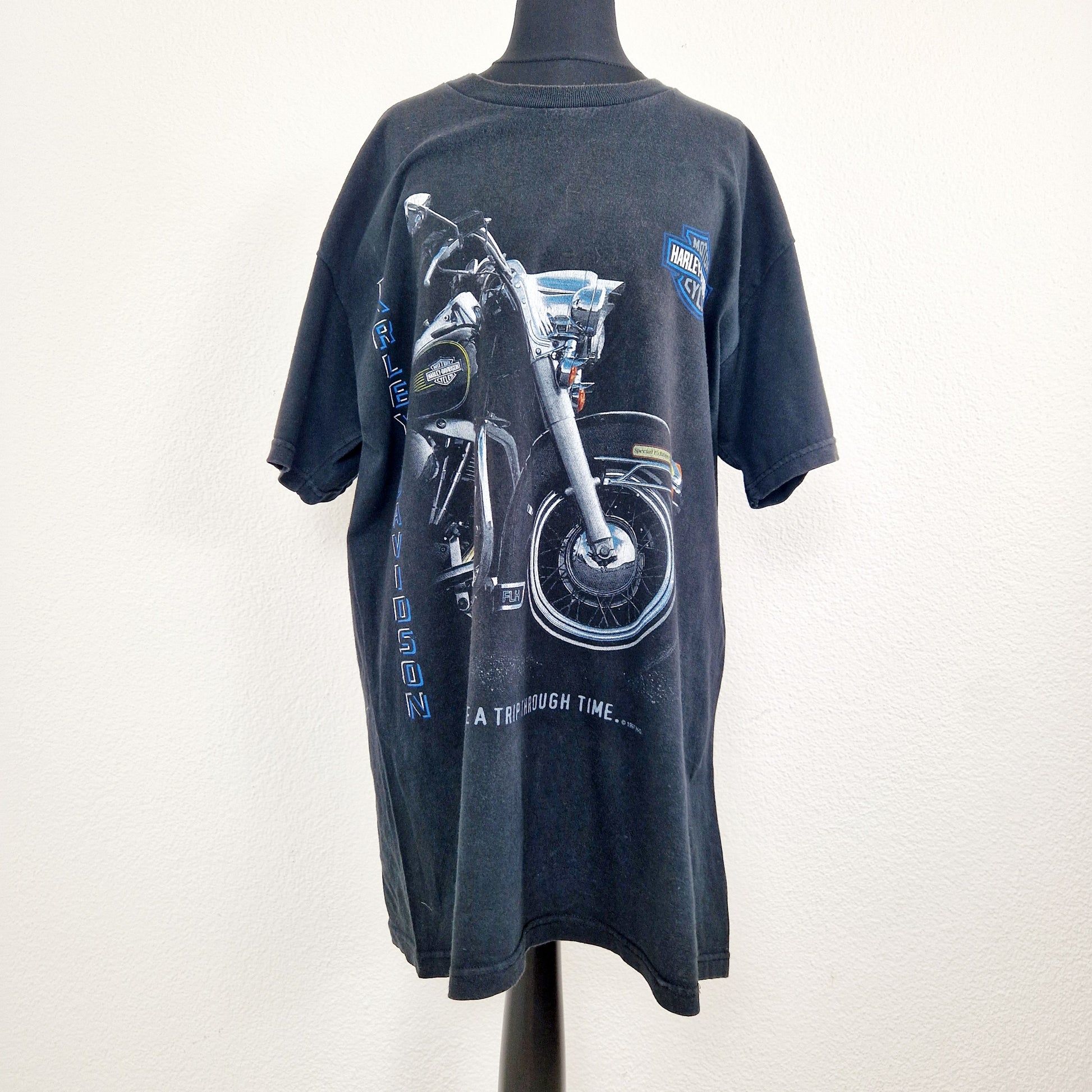 Einzigartiges und nachhaltiges Vintage T-Shirt Harley Davidson. Unique and sustainable vintage t-shirt harley davidson. Front. 