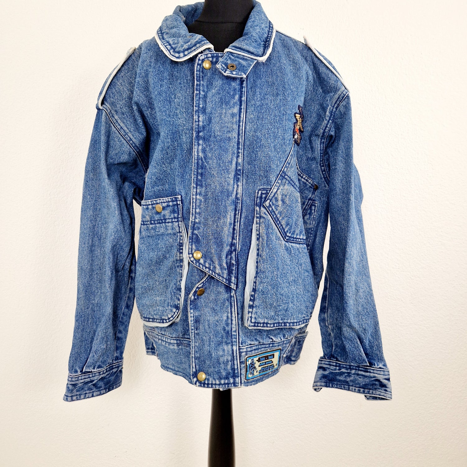 Einzigartige und nachhaltige Vintage Jeans Jacke, 80s Style. Unique and sustainable vintage jeans jacket, 80s style. Front. 