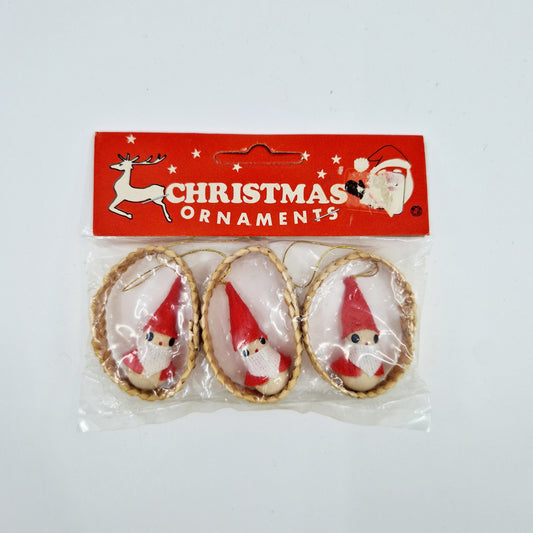 Einzigartiger und nachhaltiger Vintage Weihnachtsbaumschmuck. Unique and sustainable vintage christmas tree ornaments. Front.