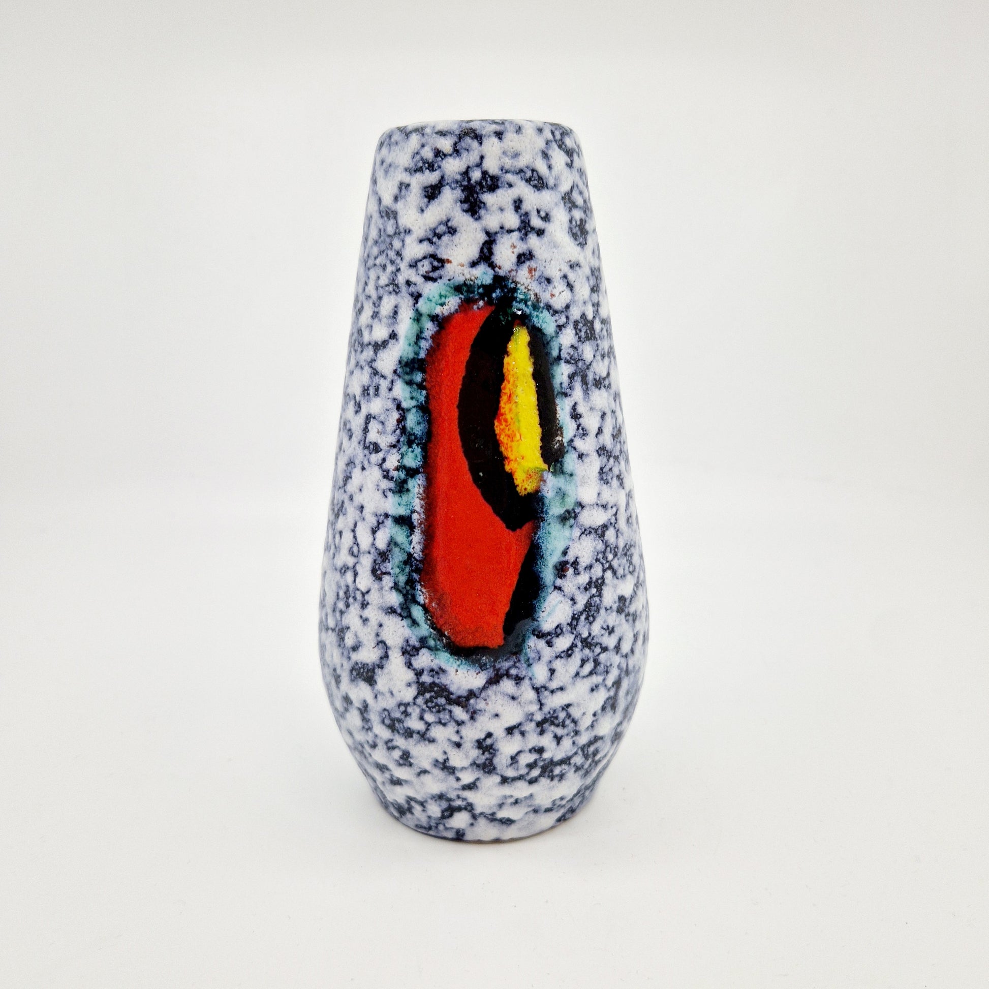 Einzigartige und nachhaltige Vintage Vase in grau-rot-gelb von Scheurich. Unique and sustainable vintage vase in grey-red-yellow from Scheurich. 