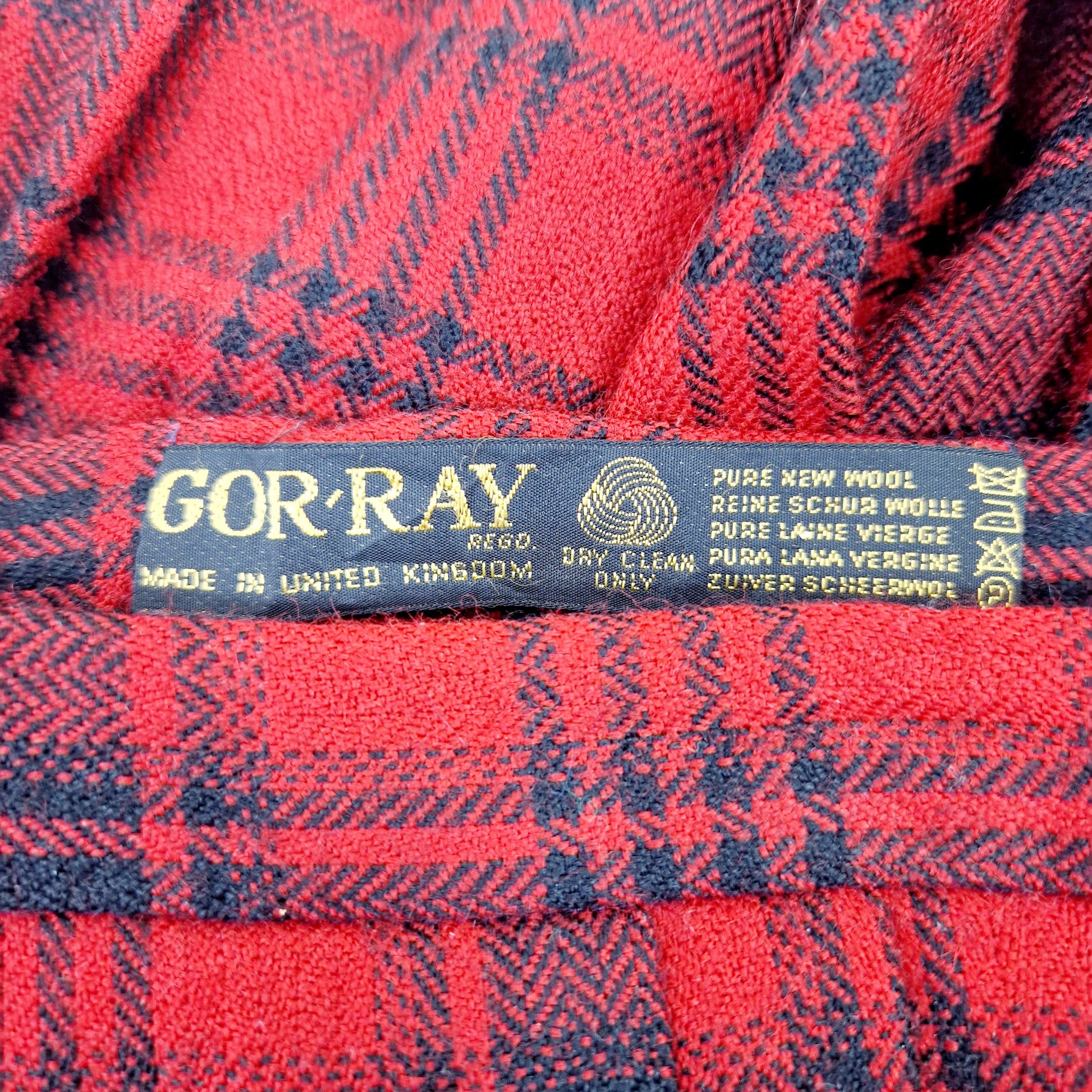 Einzigartiger und nachhaltiger Vintage Rock in rot-schwarz, kariert. Unique and sustainable vintage skirt in red-black, checked. Tag.