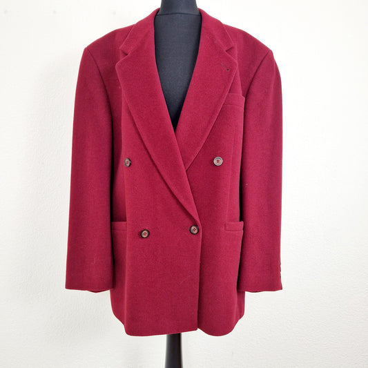Einzigartiger und nachhaltiger Vintage Blazer in rot. Unique and sustainable vintage blazer in red. Front.