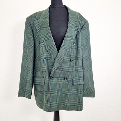 Einzigartiger und nachhaltiger Vintage Blazer in grün, kariert. Unique and sustainable vintage blazer in green, checked. Front.
