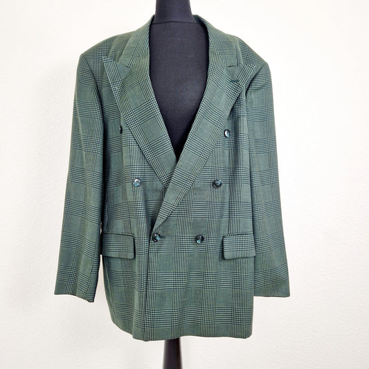 Einzigartiger und nachhaltiger Vintage Blazer in grün, kariert. Unique and sustainable vintage blazer in green, checked. Front.