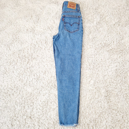 Einzigartige und nachhaltige Vintage Jeans, mittelblau, Mom Jean. Side.