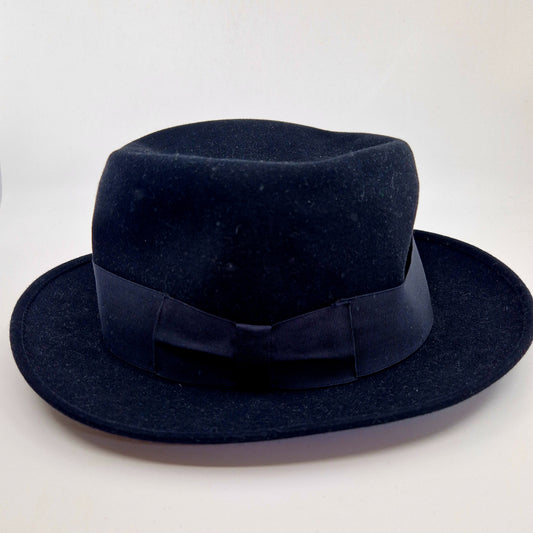 Hat, red, 56