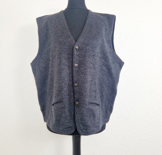 Einzigartige und nachhaltige Vintage Weste in dunkelgrau. Unique and sustainable vintage vest in dark grey. Front.
