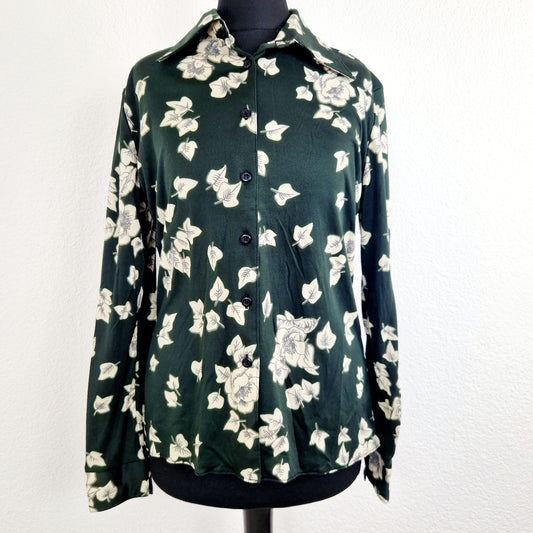 Einzigartige und nachhaltige Vintage Bluse in schwarz-eierschale mit Efeu. Unique and sustainable vintage blouse in black-off-white with ivy. Front.