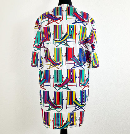 Einzigartiges und nachhaltiges Vintage T-Shirt in weiss-rot-grün, mit Liegestühlen. Back.