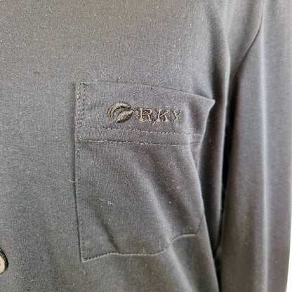 Einzigartige und nachhaltige Vintage Bluse in schwarz. Unique and sustainable vintage blouse in black. Close-up.