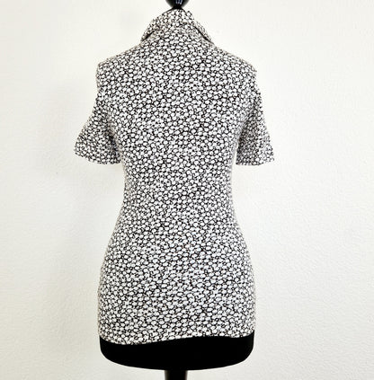 Einzigartige und nachhaltige Vintage Bluse in weiss-braun. Unique and sustainable vintage blouse in white-brown. Back.