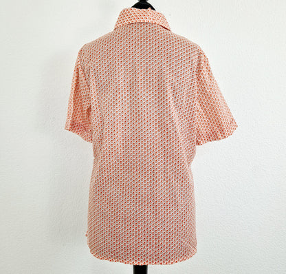 Einzigartige und nachhaltige Vintage Bluse in rot-braum mit Blumen. Unique and sustainable vintage blouse in red-brown with flowers. Back.