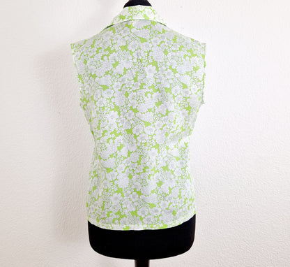 Einzigartiges und nachhaltiges Vintage Top in weiss-hellgrün mit Blumen. Unique and sustainable vintage top in white-light green with flowers. Back.
